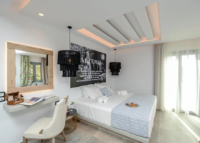 Naxos Pantheon Luxury