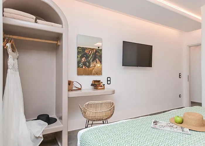 Naxos Pantheon Luxury *