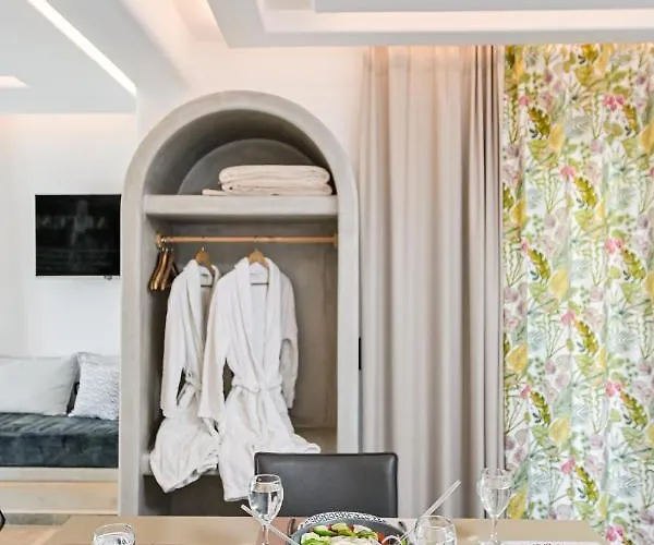 Naxos Pantheon Luxury Apartment