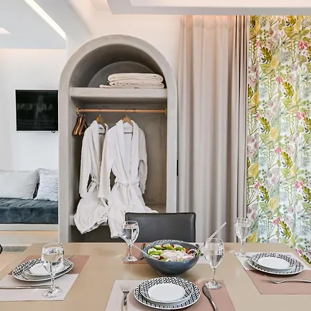 Naxos Pantheon Luxury *