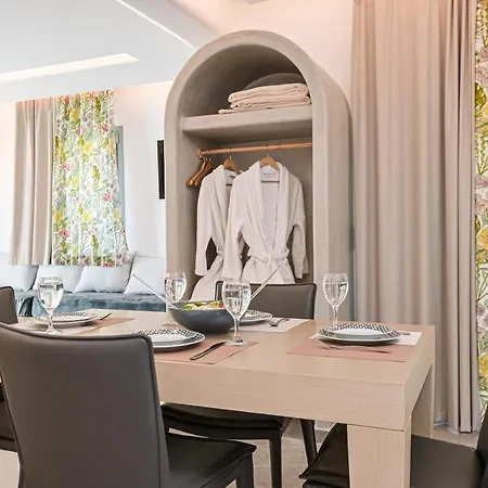 Naxos Pantheon Luxury 公寓